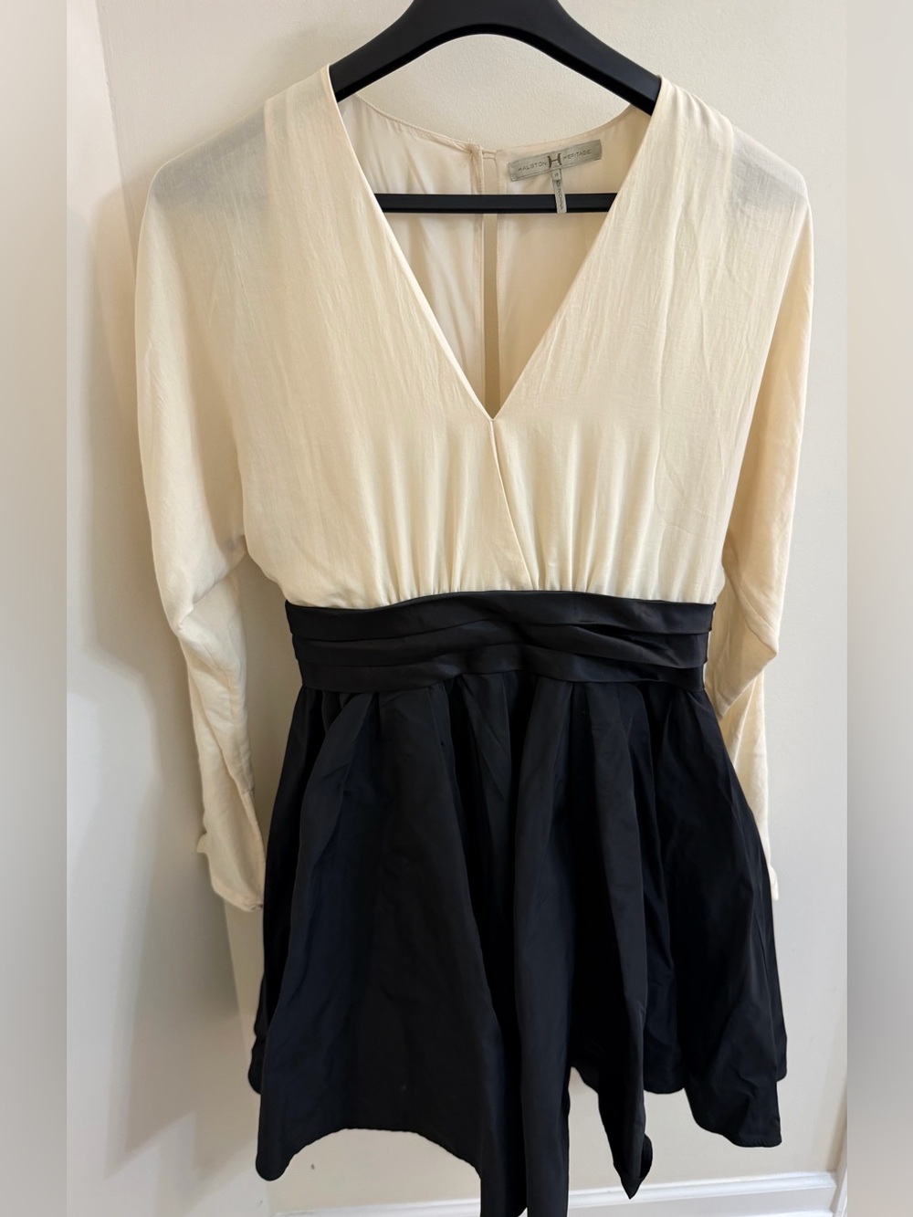 Halston Heritage Cream and Black Long-Sleeve V-Neck Dress, size 10